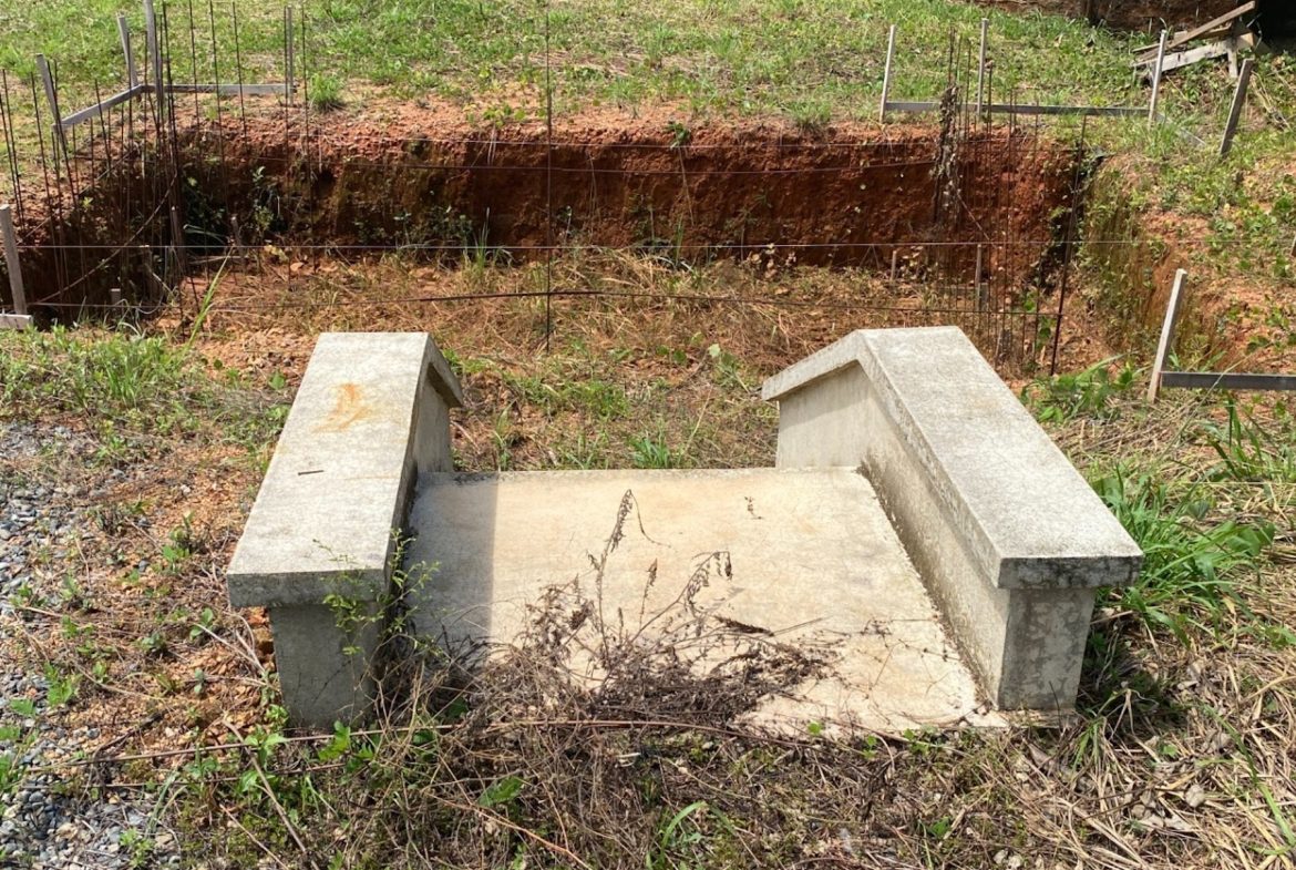 UNFINISHED PROPERTY WITH THREE BEDROOMS, IN OJOCHAL – 1.7 ACRES