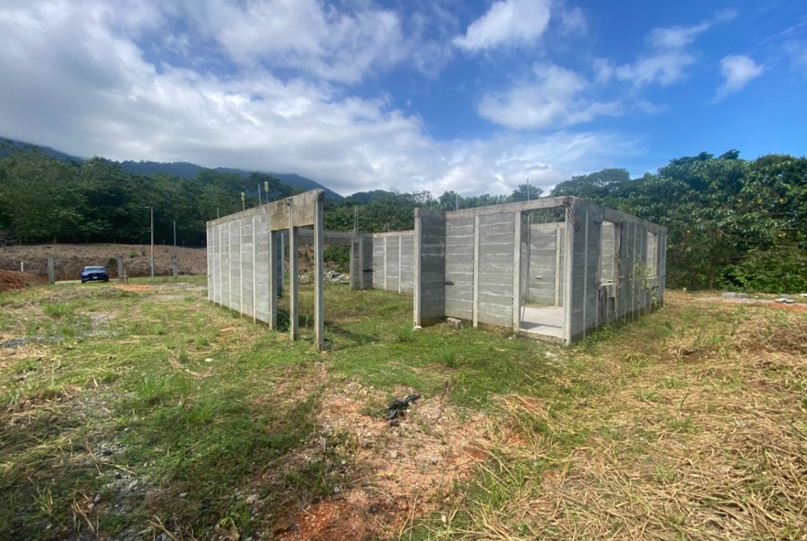 UNFINISHED PROPERTY WITH THREE BEDROOMS, IN OJOCHAL – 1.7 ACRES
