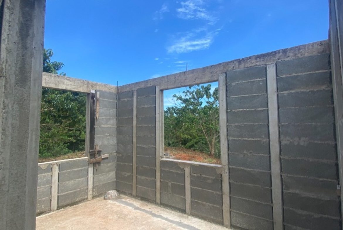 UNFINISHED PROPERTY WITH THREE BEDROOMS, IN OJOCHAL – 1.7 ACRES
