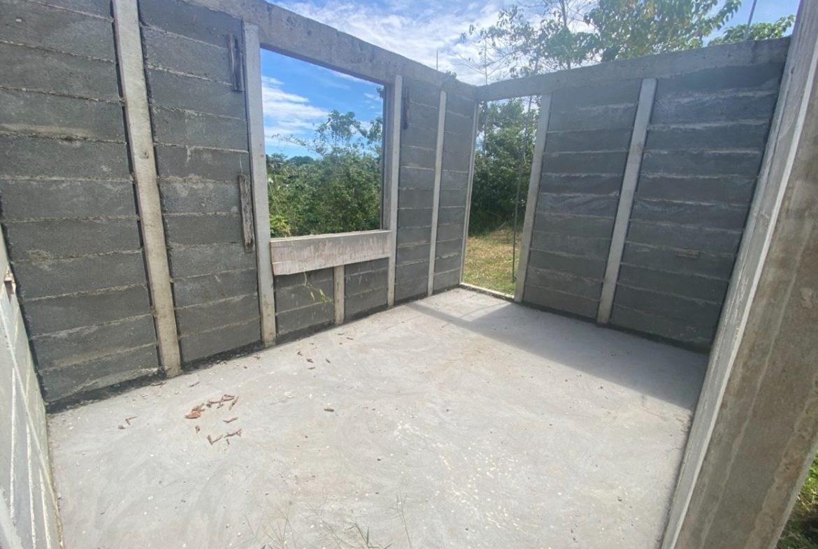 UNFINISHED PROPERTY WITH THREE BEDROOMS, IN OJOCHAL – 1.7 ACRES
