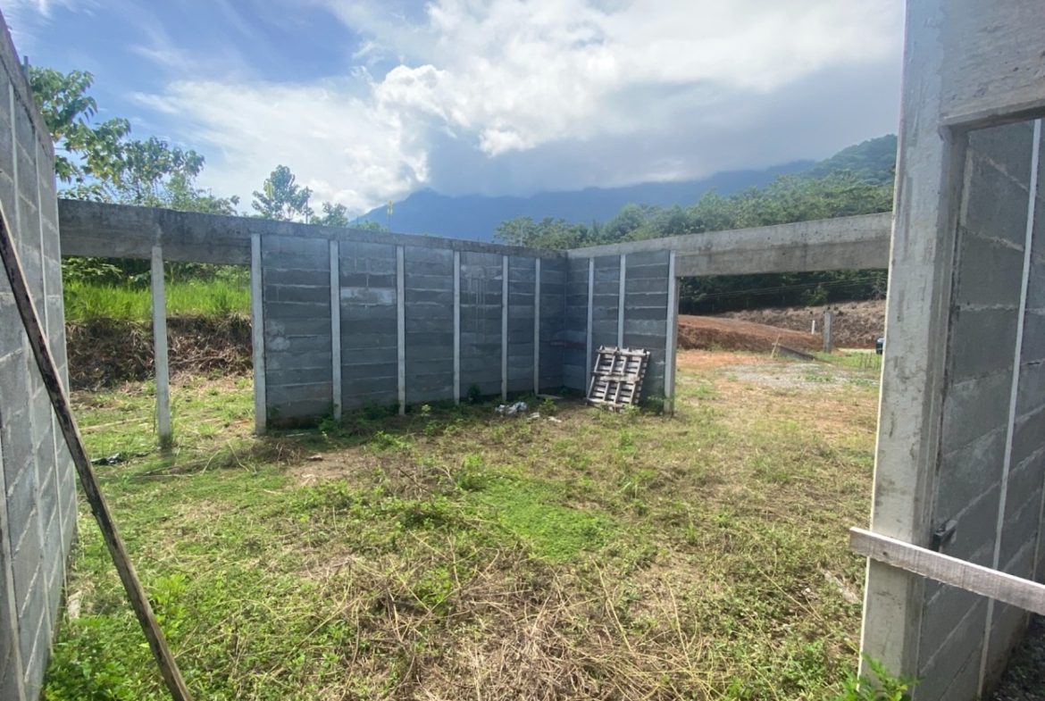 UNFINISHED PROPERTY WITH THREE BEDROOMS, IN OJOCHAL – 1.7 ACRES