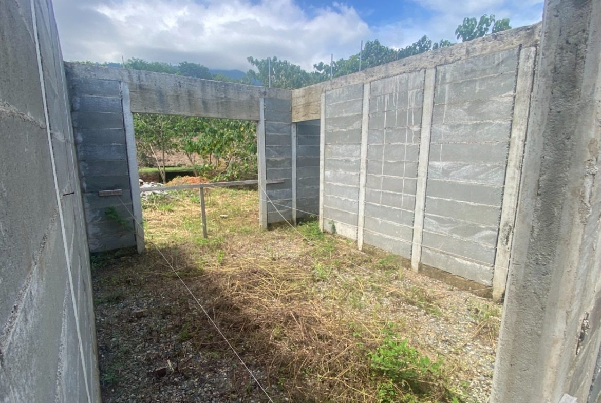 UNFINISHED PROPERTY WITH THREE BEDROOMS, IN OJOCHAL – 1.7 ACRES
