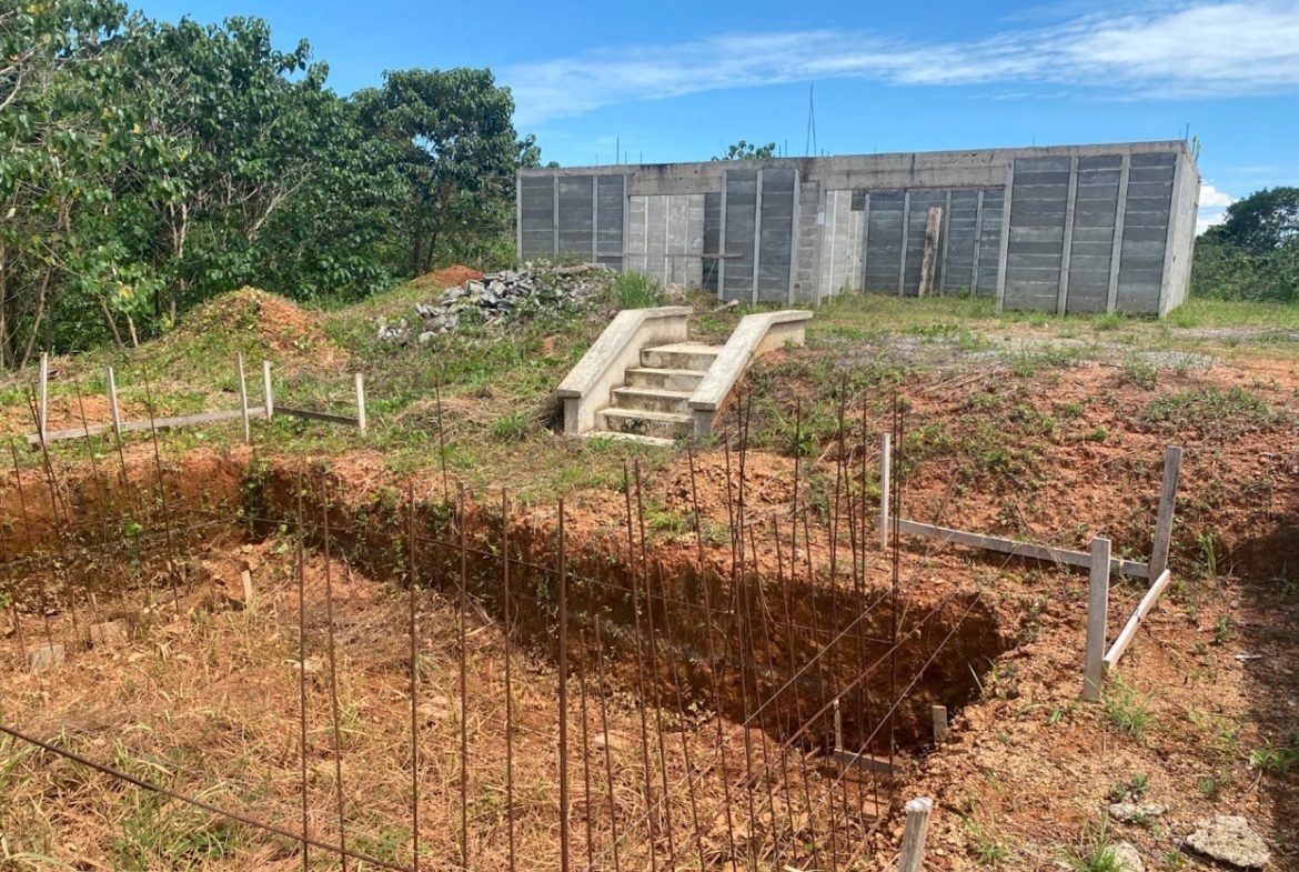 UNFINISHED PROPERTY WITH THREE BEDROOMS, IN OJOCHAL – 1.7 ACRES