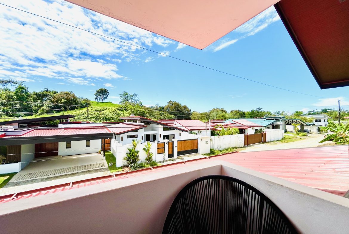 BEAUTIFUL PROPERTY WITH THREE BEDROOM AND POOL, IN BAHIA BALLENA – 0.11 ACRES
