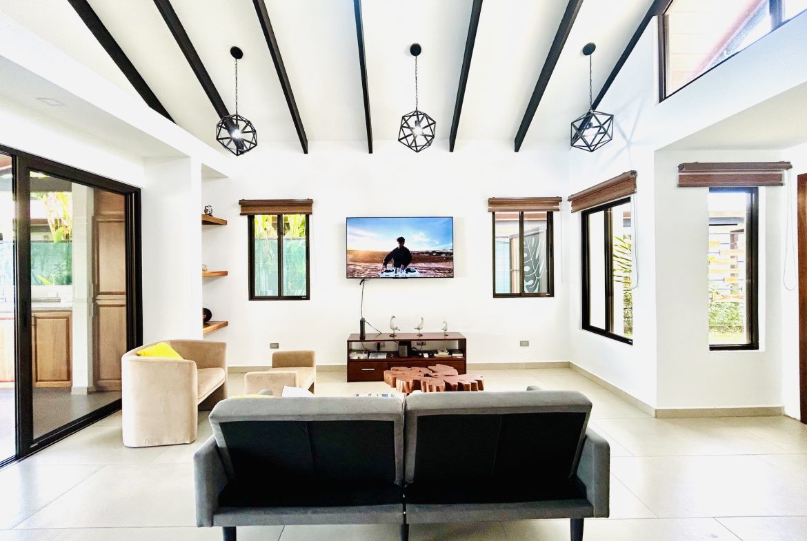 BEAUTIFUL PROPERTY WITH THREE BEDROOM AND POOL, IN BAHIA BALLENA – 0.11 ACRES