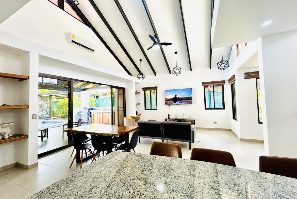 BEAUTIFUL PROPERTY WITH THREE BEDROOM AND POOL, IN BAHIA BALLENA – 0.11 ACRES