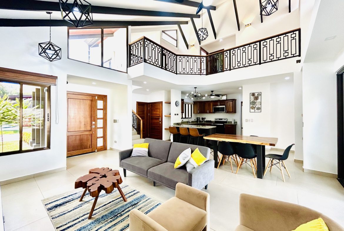 BEAUTIFUL PROPERTY WITH THREE BEDROOM AND POOL, IN BAHIA BALLENA – 0.11 ACRES