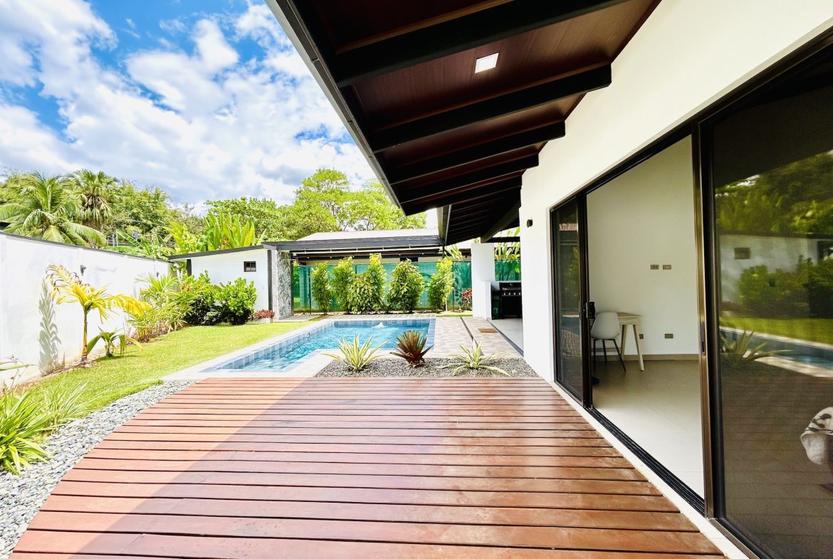 BEAUTIFUL PROPERTY WITH THREE BEDROOM AND POOL, IN BAHIA BALLENA – 0.11 ACRES