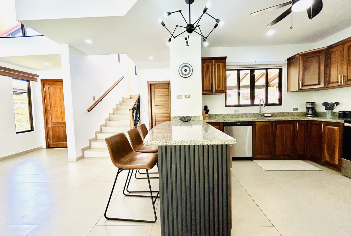 BEAUTIFUL PROPERTY WITH THREE BEDROOM AND POOL, IN BAHIA BALLENA – 0.11 ACRES