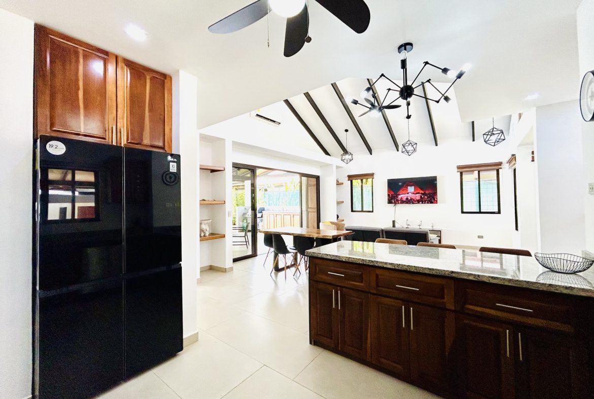 BEAUTIFUL PROPERTY WITH THREE BEDROOM AND POOL, IN BAHIA BALLENA – 0.11 ACRES
