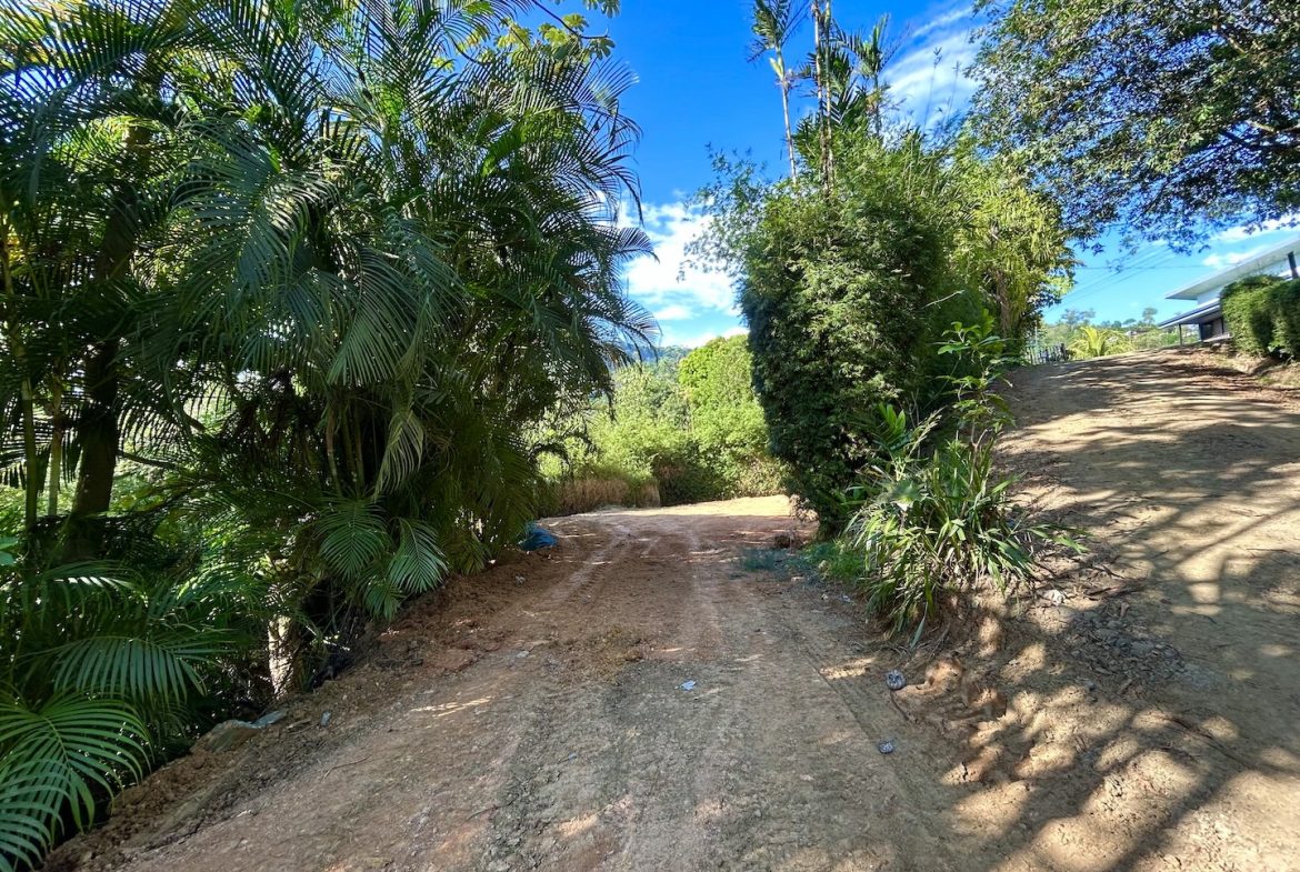 BUILDING PROPERTY WITH MOUNTAIN VIEWS NEAR TO THE TOWN, IN PLAYA HERMOSA – 0.13 ACRES