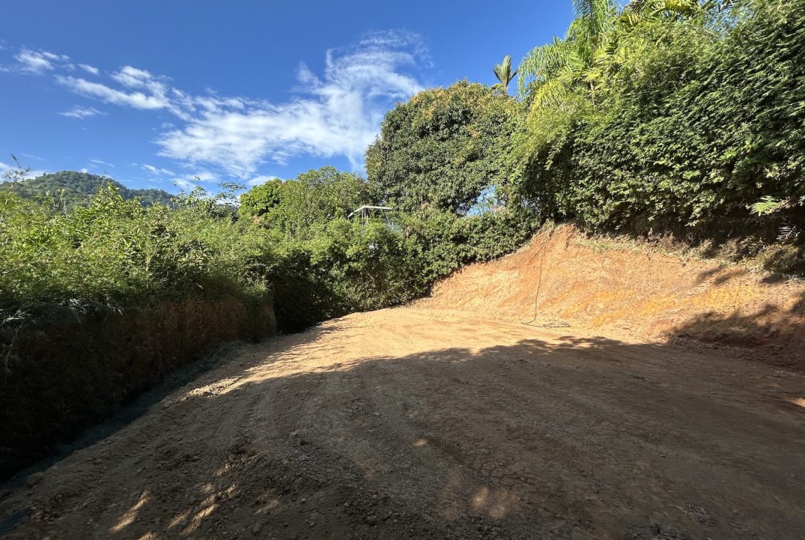 BUILDING PROPERTY WITH MOUNTAIN VIEWS NEAR TO THE TOWN, IN PLAYA HERMOSA – 0.13 ACRES
