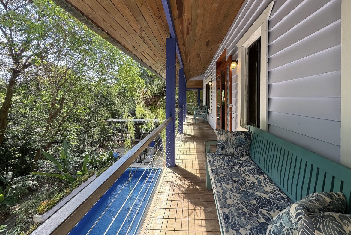 CASA HERMANAS PROPERTY WITH FOUR BEDROOMS, IN MANUEL ANTONIO – 0.31 ACRES