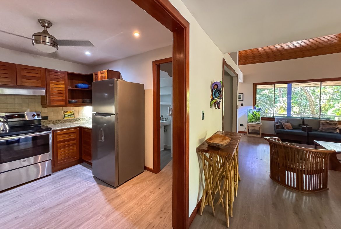 CASA HERMANAS PROPERTY WITH FOUR BEDROOMS, IN MANUEL ANTONIO – 0.31 ACRES