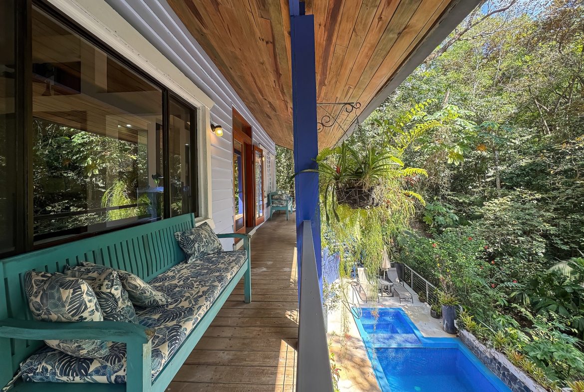 CASA HERMANAS PROPERTY WITH FOUR BEDROOMS, IN MANUEL ANTONIO – 0.31 ACRES