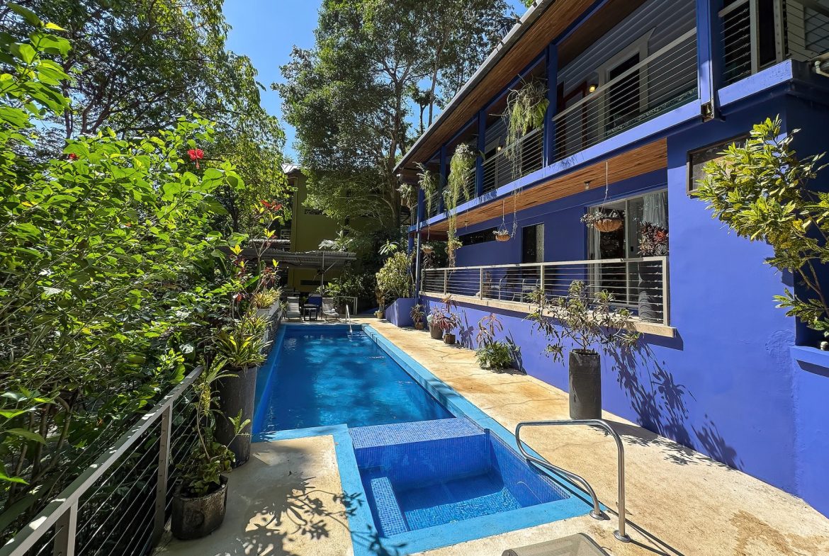 CASA HERMANAS PROPERTY WITH FOUR BEDROOMS, IN MANUEL ANTONIO – 0.31 ACRES