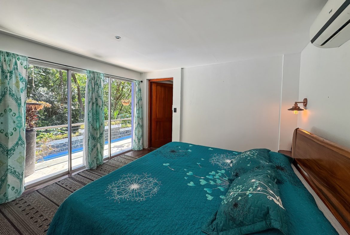 CASA HERMANAS PROPERTY WITH FOUR BEDROOMS, IN MANUEL ANTONIO – 0.31 ACRES