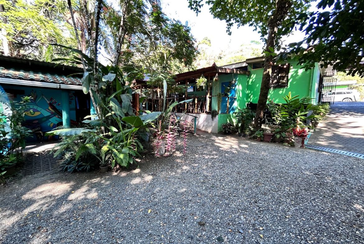 COMMERCIAL PROPERTY WITH SIX BEDROOMS NEAR EVERYTHING, IN DOMINICAL – 0.23 ACRES