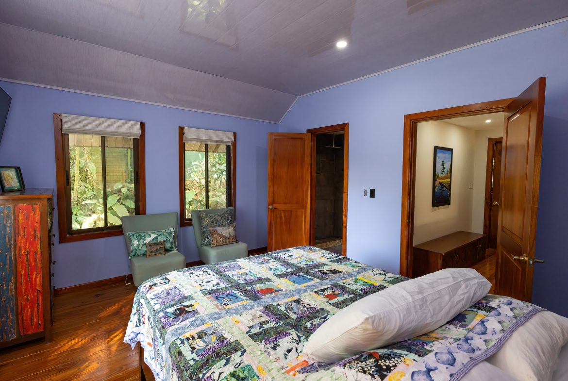 CASA HERMANAS PROPERTY WITH FOUR BEDROOMS, IN MANUEL ANTONIO – 0.31 ACRES