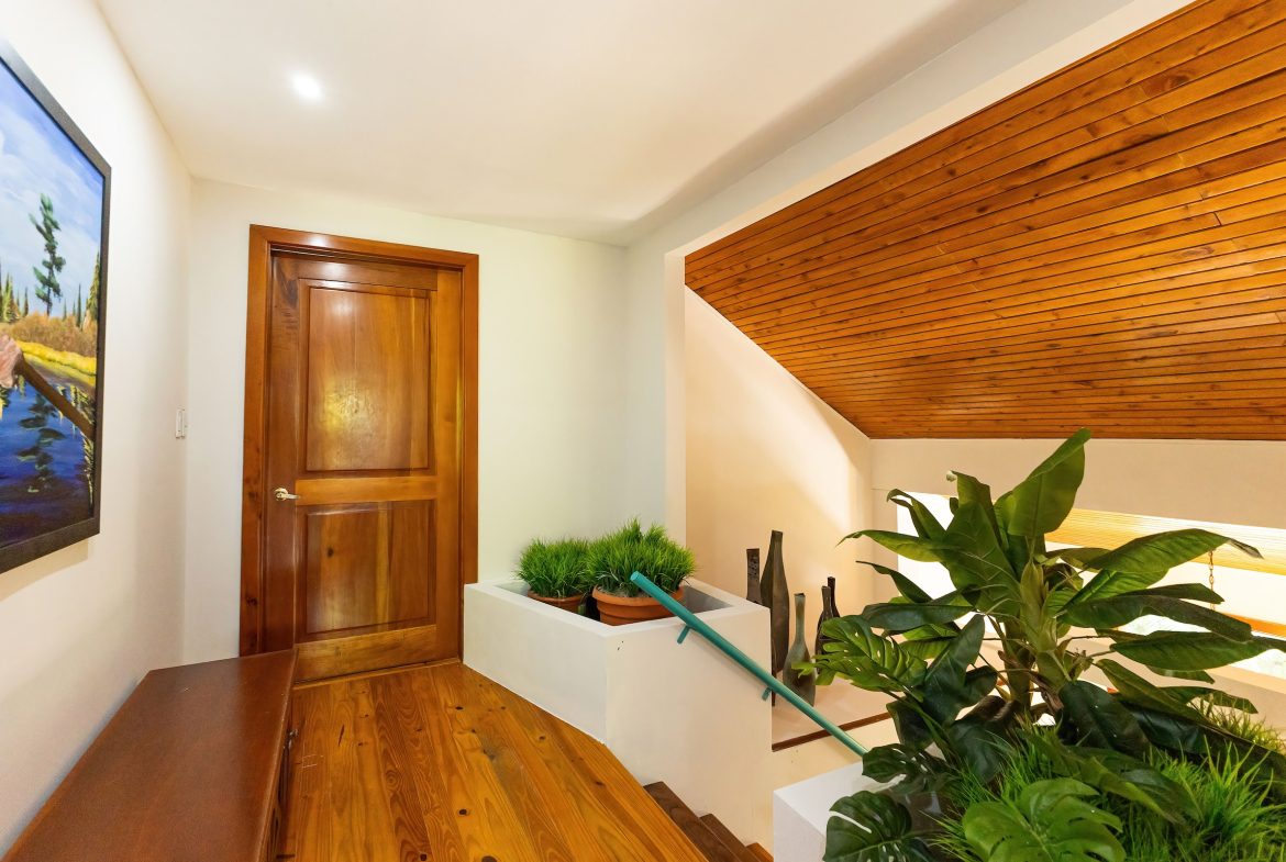 CASA HERMANAS PROPERTY WITH FOUR BEDROOMS, IN MANUEL ANTONIO – 0.31 ACRES