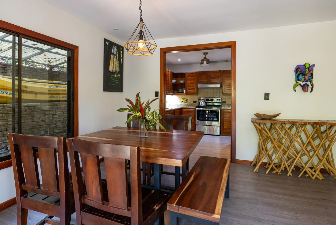 CASA HERMANAS PROPERTY WITH FOUR BEDROOMS, IN MANUEL ANTONIO – 0.31 ACRES