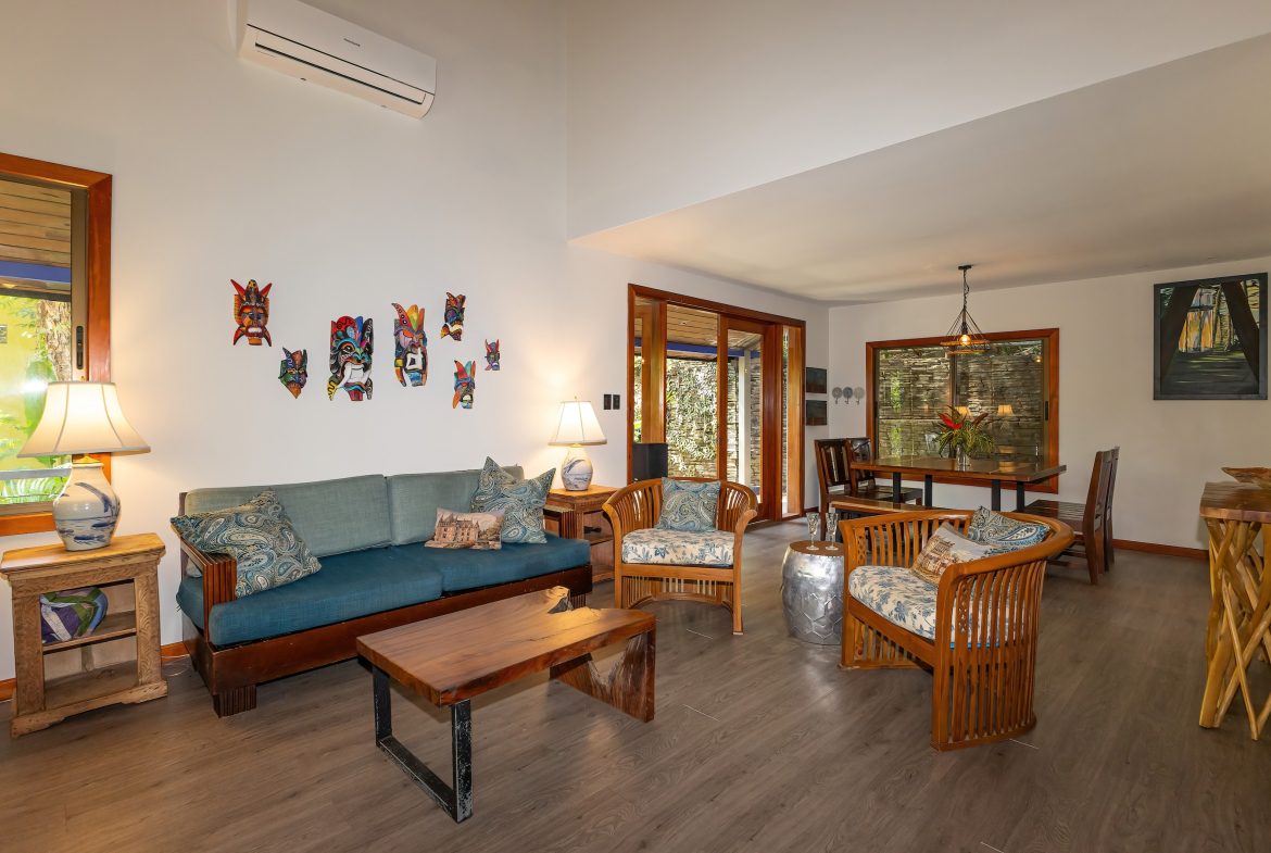 CASA HERMANAS PROPERTY WITH FOUR BEDROOMS, IN MANUEL ANTONIO – 0.31 ACRES