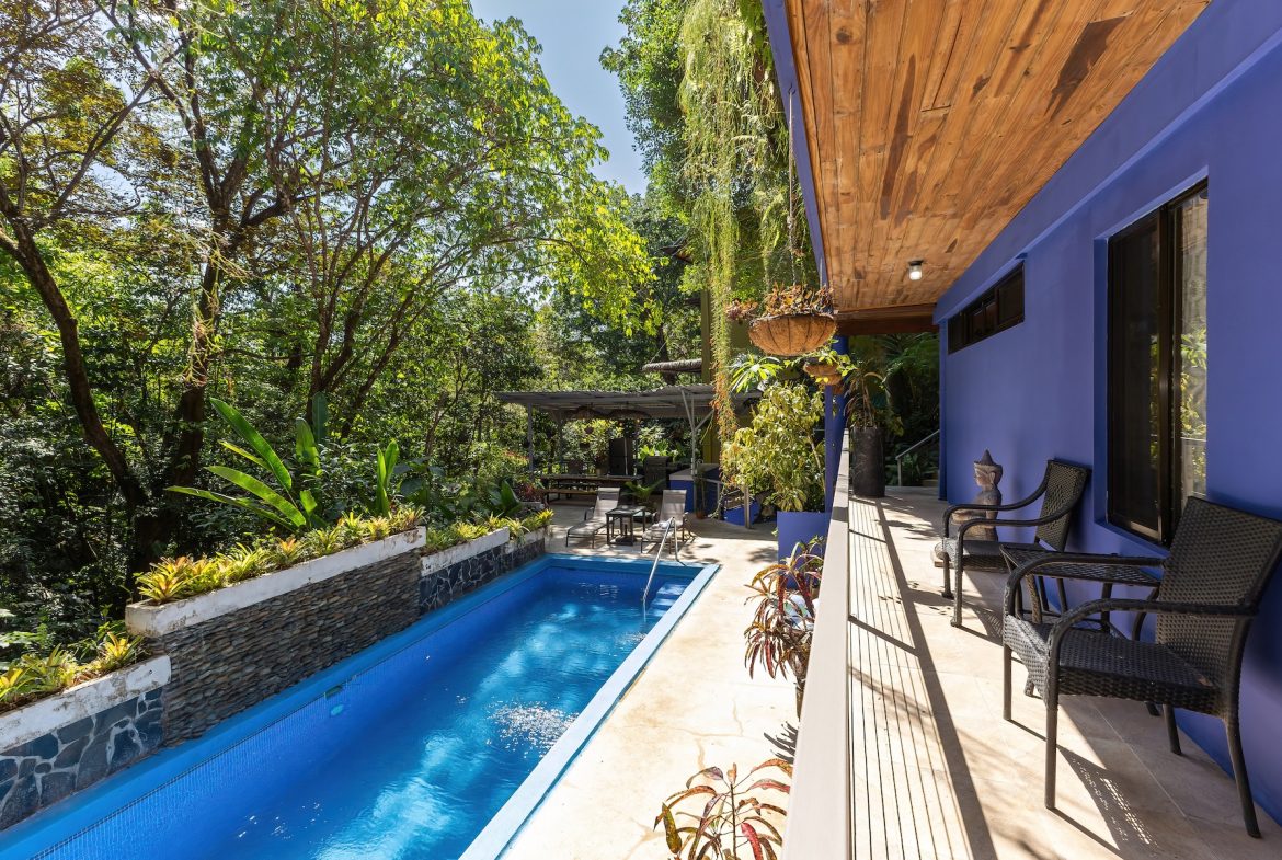 CASA HERMANAS PROPERTY WITH FOUR BEDROOMS, IN MANUEL ANTONIO – 0.31 ACRES
