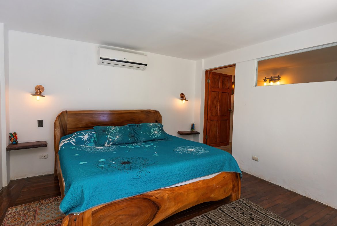 CASA HERMANAS PROPERTY WITH FOUR BEDROOMS, IN MANUEL ANTONIO – 0.31 ACRES