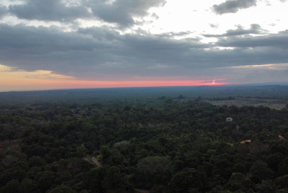 BUILDING PROPERTY WITH SUNSET VIEWS IN SAN ANTONIO QUEPOS – 0.039 ACRES