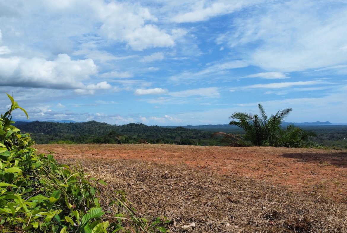 BUILDING PROPERTY WITH SUNSET VIEWS IN SAN ANTONIO QUEPOS – 0.039 ACRES
