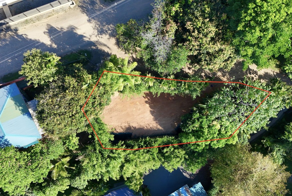 BUILDING PROPERTY WITH MOUNTAIN VIEWS NEAR TO THE TOWN, IN PLAYA HERMOSA – 0.13 ACRES