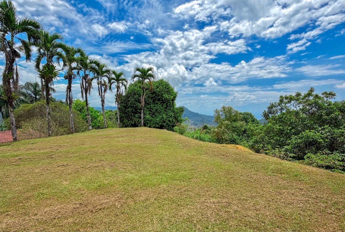 PROPERTY WITH THREE BEDROOM AND OCEAN VIEWS, IN LAGUNAS – 3.64 ACRES