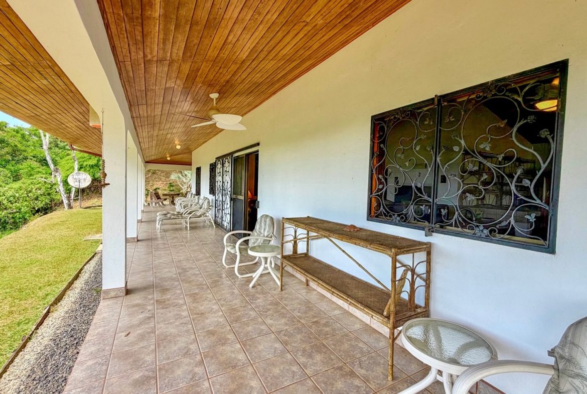 PROPERTY WITH THREE BEDROOM AND OCEAN VIEWS, IN LAGUNAS – 3.64 ACRES