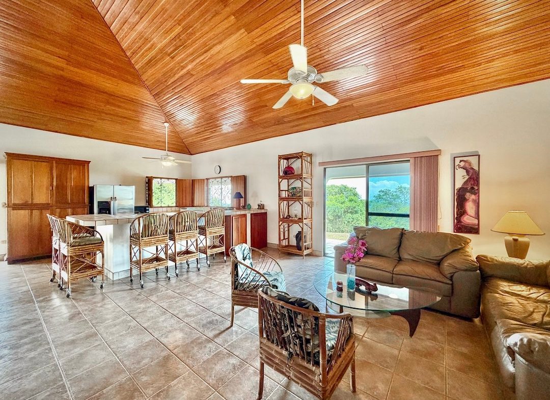 PROPERTY WITH THREE BEDROOM AND OCEAN VIEWS, IN LAGUNAS – 3.64 ACRES