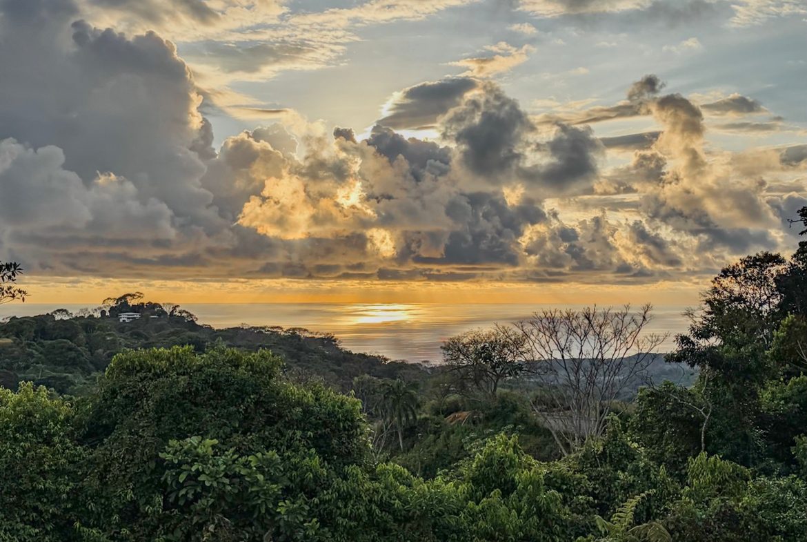 PROPERTY WITH THREE BEDROOM AND OCEAN VIEWS, IN LAGUNAS – 3.64 ACRES
