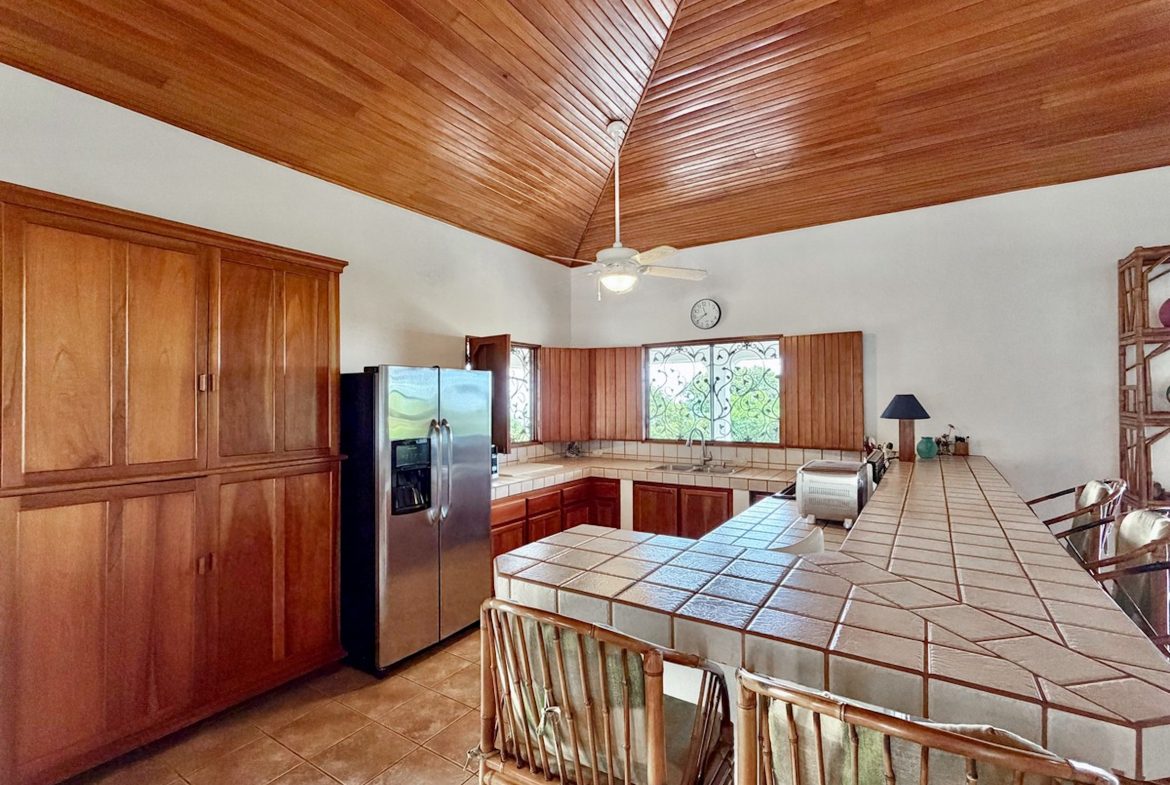 PROPERTY WITH THREE BEDROOM AND OCEAN VIEWS, IN LAGUNAS – 3.64 ACRES