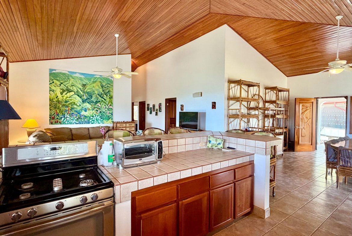 PROPERTY WITH THREE BEDROOM AND OCEAN VIEWS, IN LAGUNAS – 3.64 ACRES