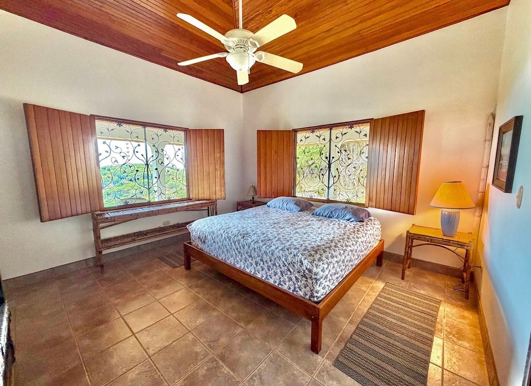 PROPERTY WITH THREE BEDROOM AND OCEAN VIEWS, IN LAGUNAS – 3.64 ACRES