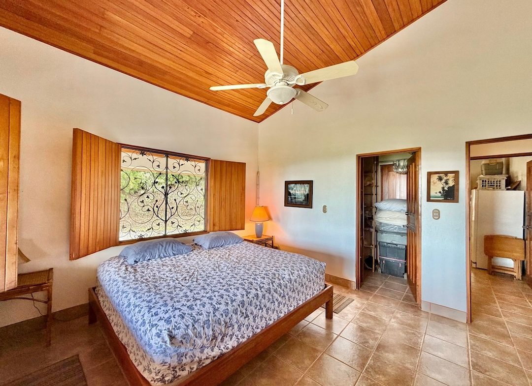 PROPERTY WITH THREE BEDROOM AND OCEAN VIEWS, IN LAGUNAS – 3.64 ACRES