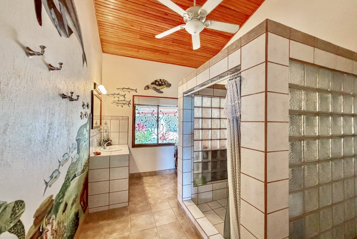 PROPERTY WITH THREE BEDROOM AND OCEAN VIEWS, IN LAGUNAS – 3.64 ACRES