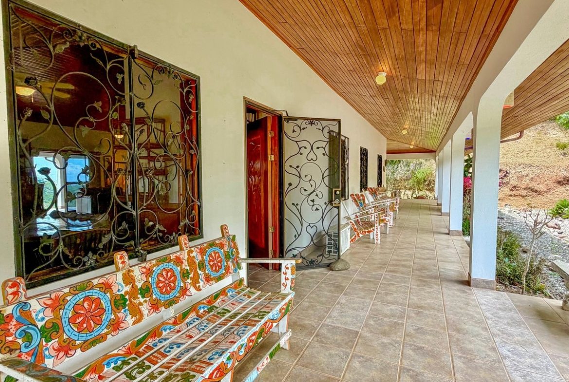 PROPERTY WITH THREE BEDROOM AND OCEAN VIEWS, IN LAGUNAS – 3.64 ACRES