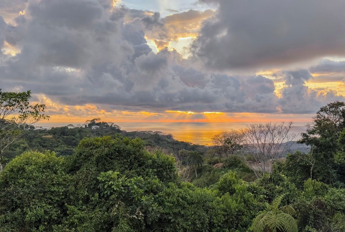 PROPERTY WITH THREE BEDROOM AND OCEAN VIEWS, IN LAGUNAS – 3.64 ACRES