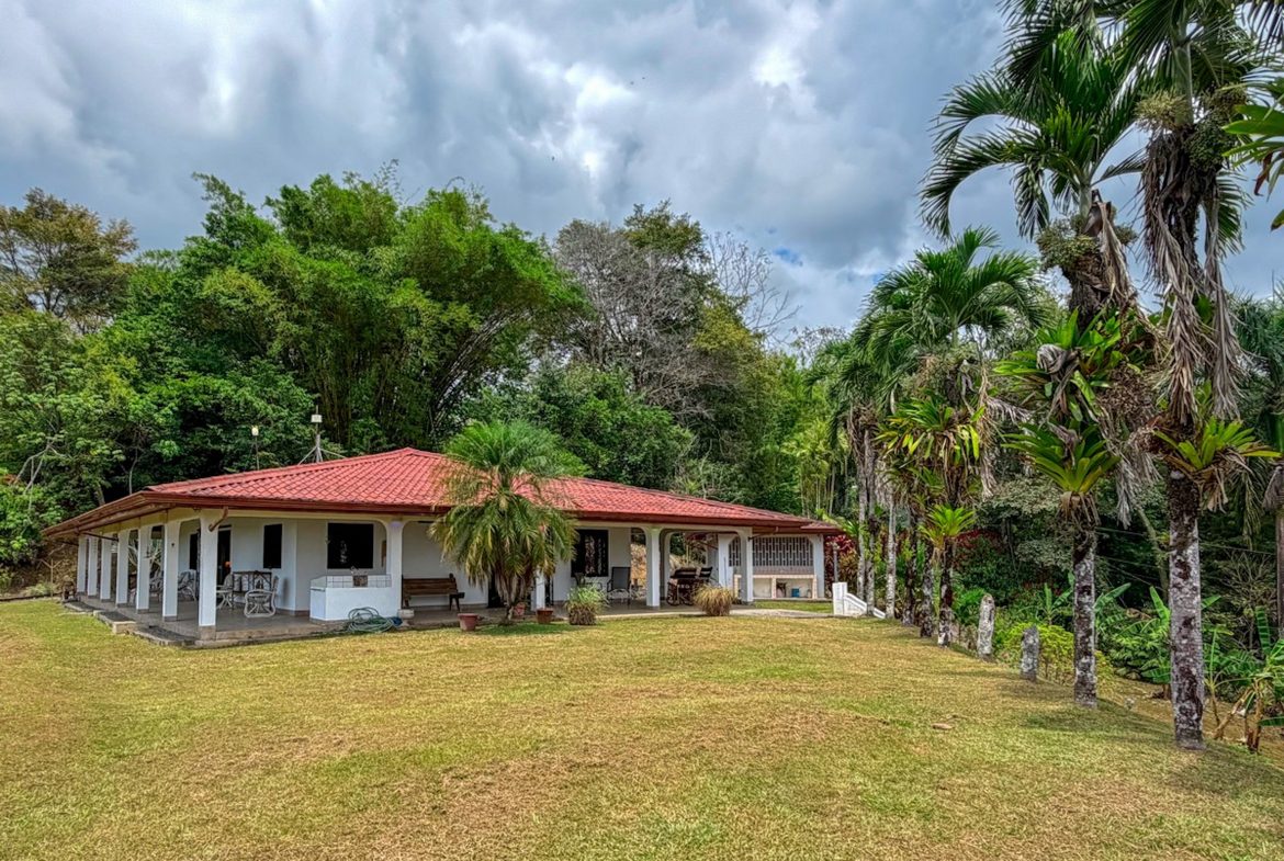 PROPERTY WITH THREE BEDROOM AND OCEAN VIEWS, IN LAGUNAS – 3.64 ACRES