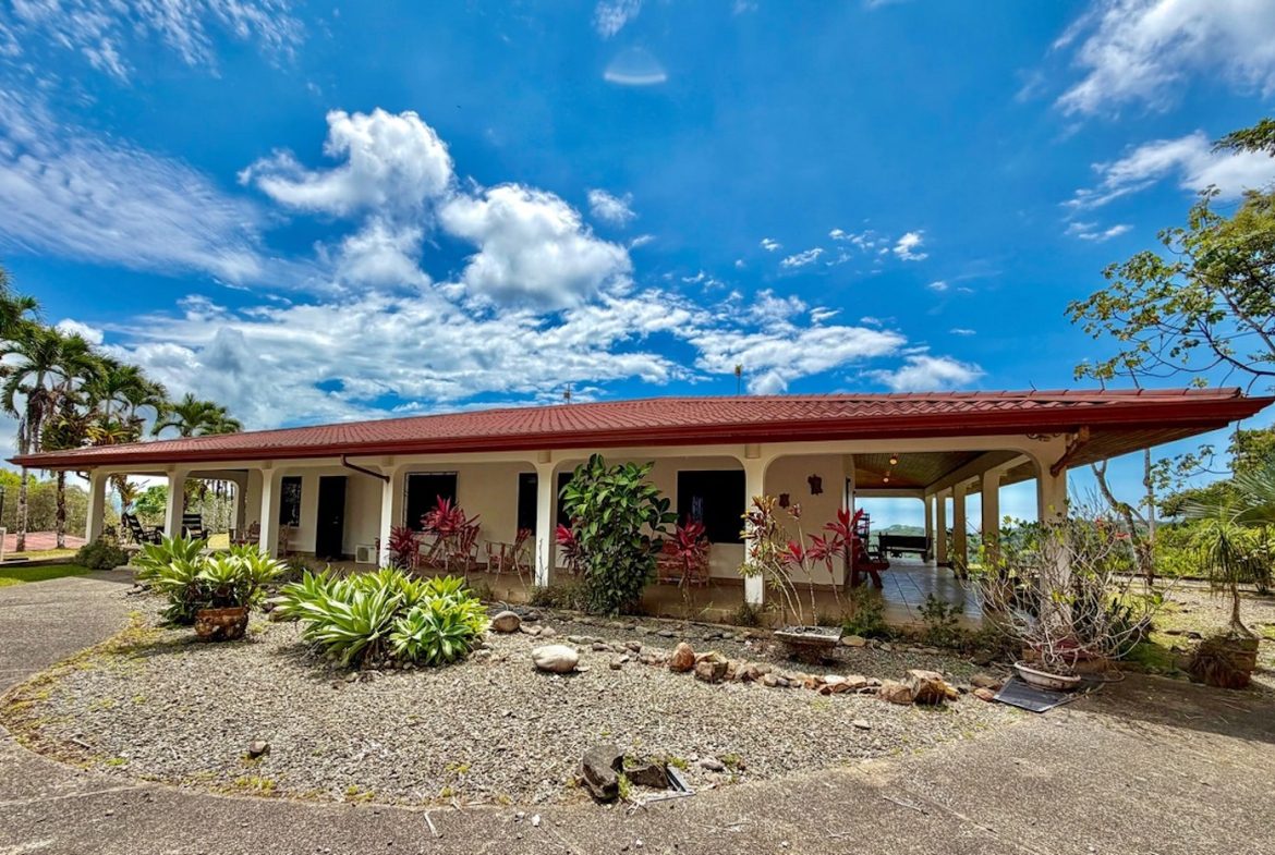 PROPERTY WITH THREE BEDROOM AND OCEAN VIEWS, IN LAGUNAS – 3.64 ACRES