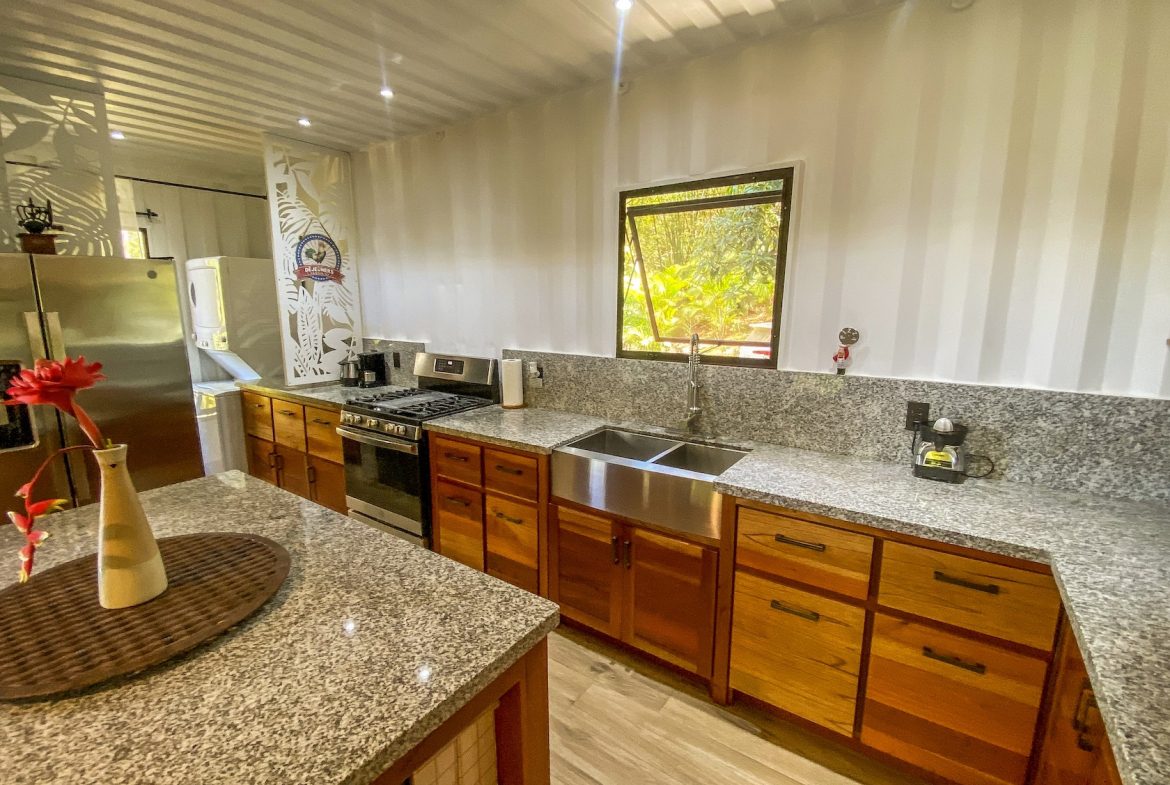 PROPERTY WITH TWO BEDROOMS AND JUNGLE VIEWS, IN UVITA – 1.22 ACRES