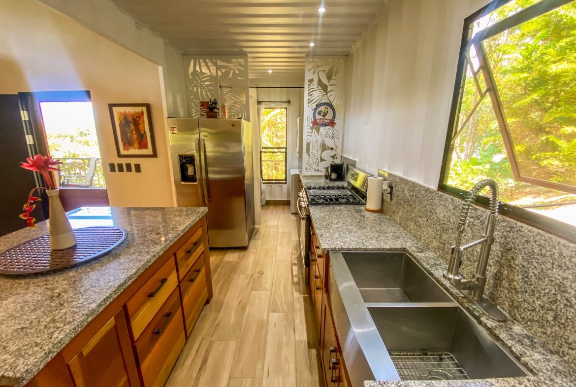 PROPERTY WITH TWO BEDROOMS AND JUNGLE VIEWS, IN UVITA – 1.22 ACRES