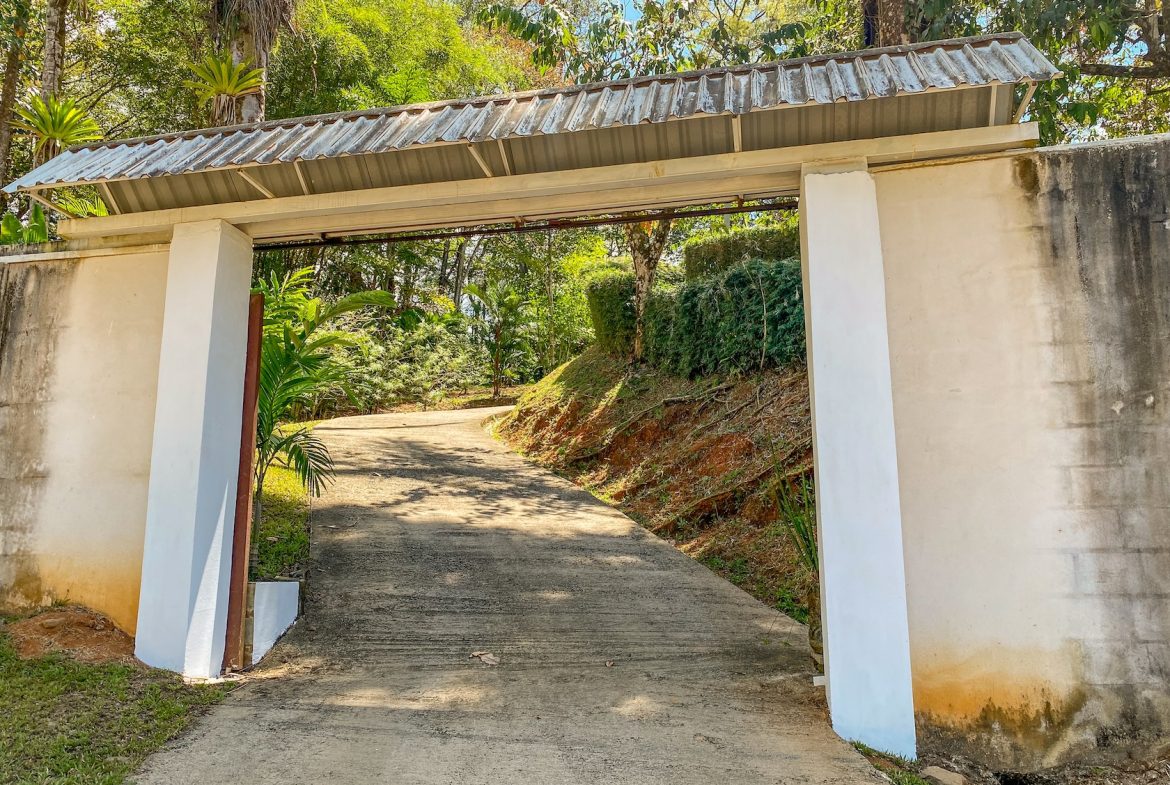 PROPERTY WITH TWO BEDROOMS AND JUNGLE VIEWS, IN UVITA – 1.22 ACRES