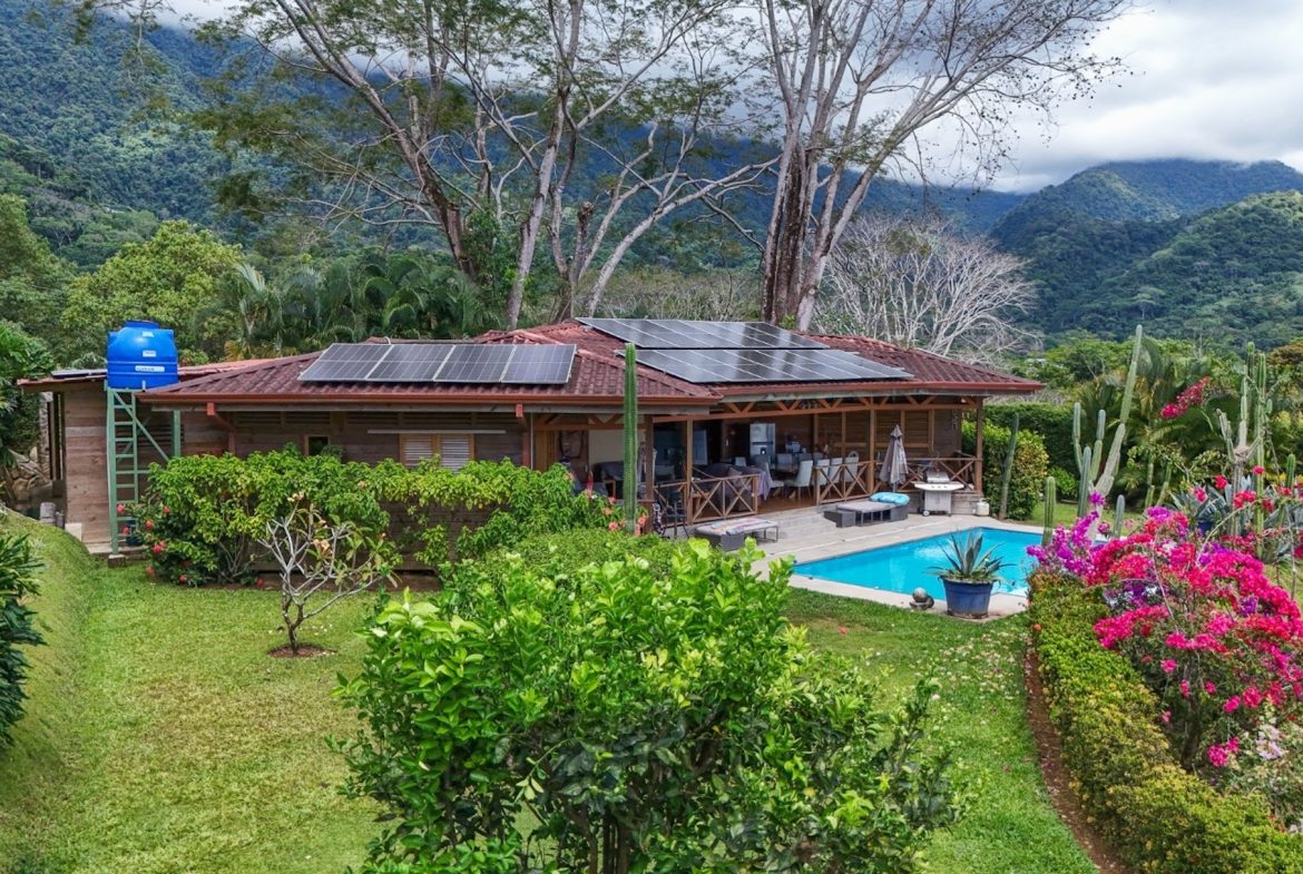 MOUNTAIN PROPERTY WITH FOUR BEDROOMS WITH OCEAN VIEWS, IN OJOCHAL – 0.28 ACRES