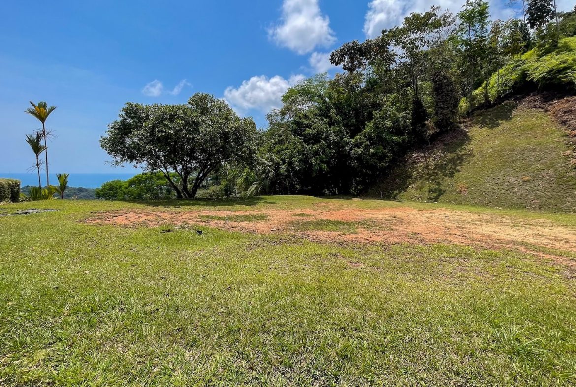 BUILDING PROPERTY WITH OCEAN VIEWS, NEAR TO THE WATERFALL, IN UVITA – 1.93 ACRES