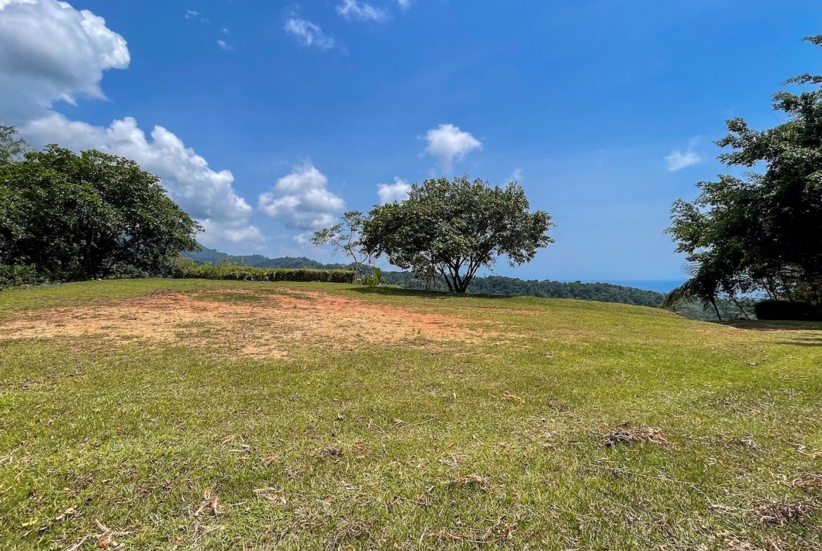 BUILDING PROPERTY WITH OCEAN VIEWS, NEAR TO THE WATERFALL, IN UVITA – 1.93 ACRES
